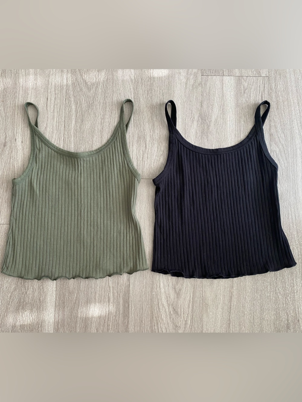 Old Navy Ribbed Crop Tank Top Cami Set of 2 - Olive and Black Women’s Small